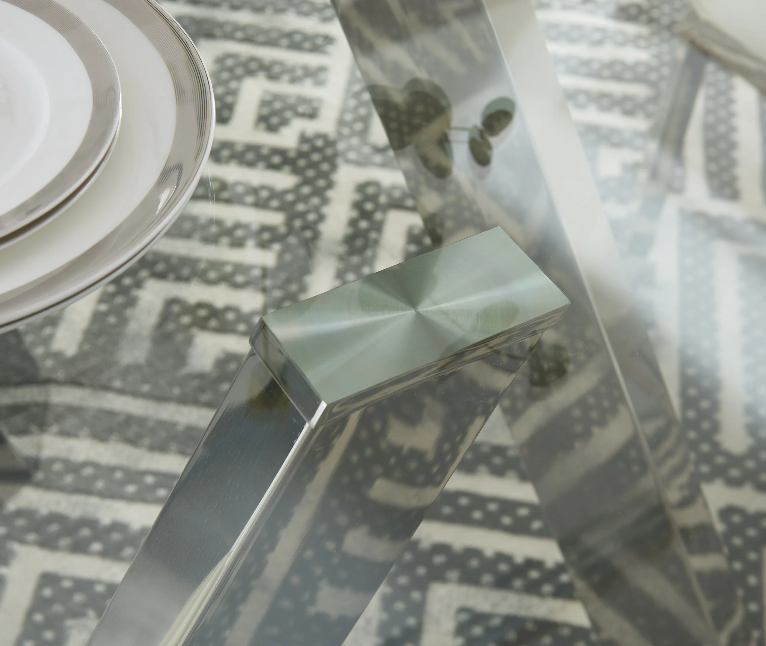 Albero Glass Round Table - Image 8