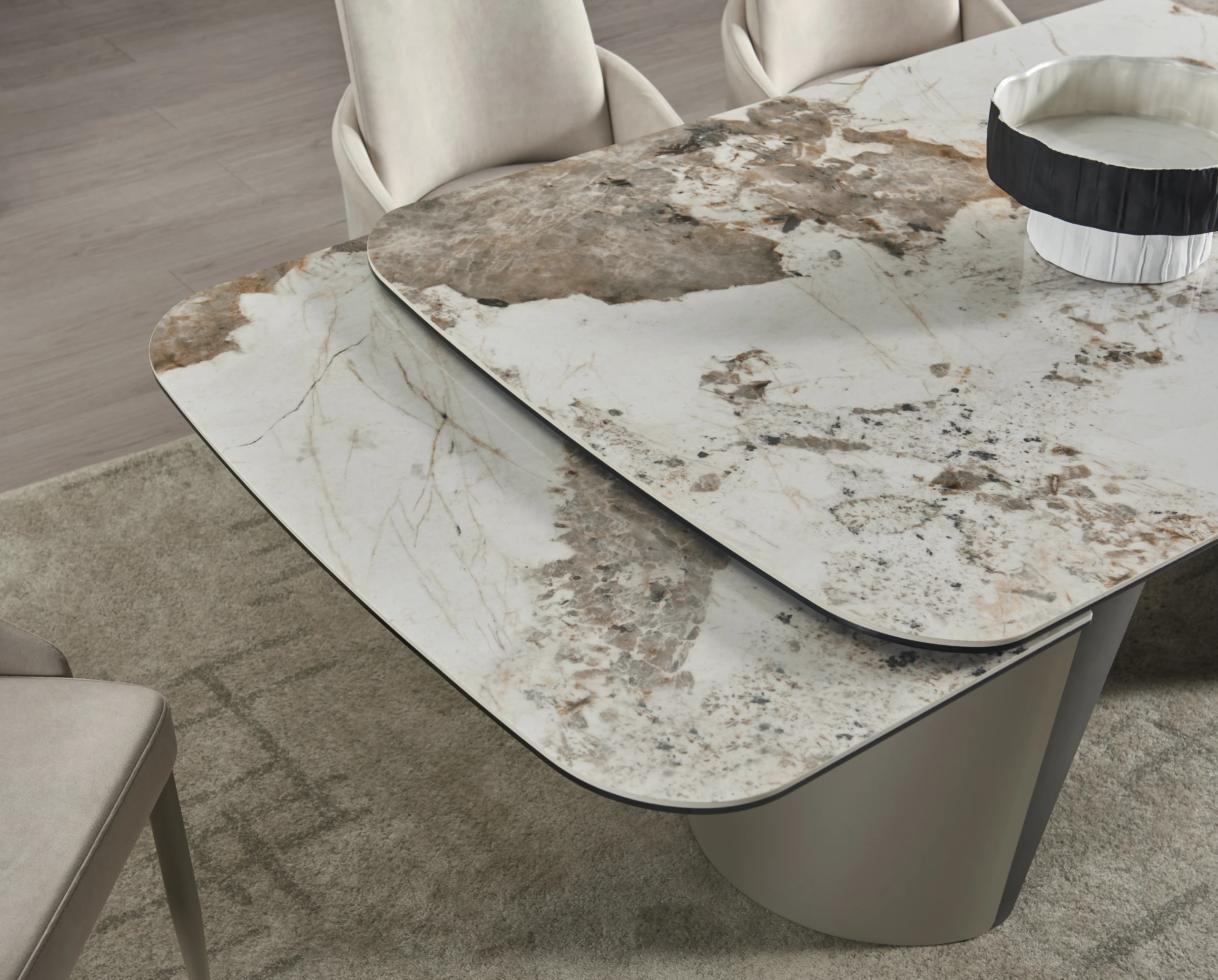 Tavero Extandable Ceramic Dining Table - Image 5