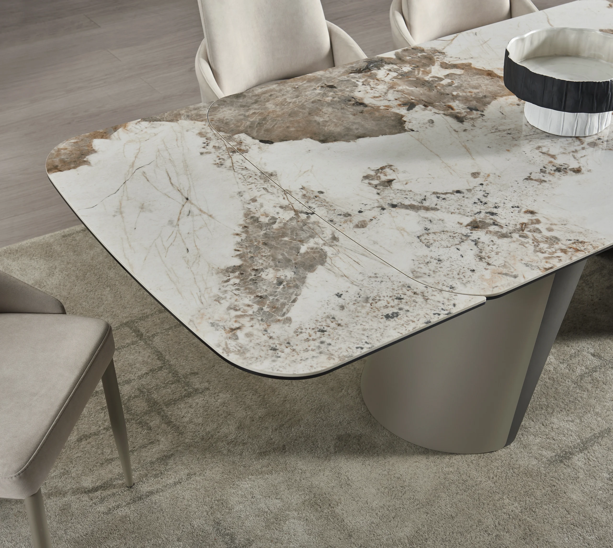Tavero Extandable Ceramic Dining Table - Image 6